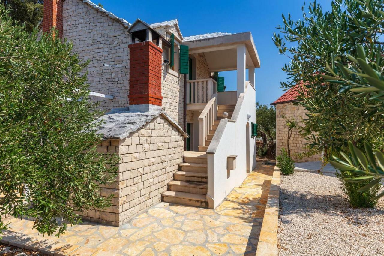 Villa Dubrava Tranquil Retreat Nestled In An Olive Grove For Serene Escapes 普契什查 外观 照片