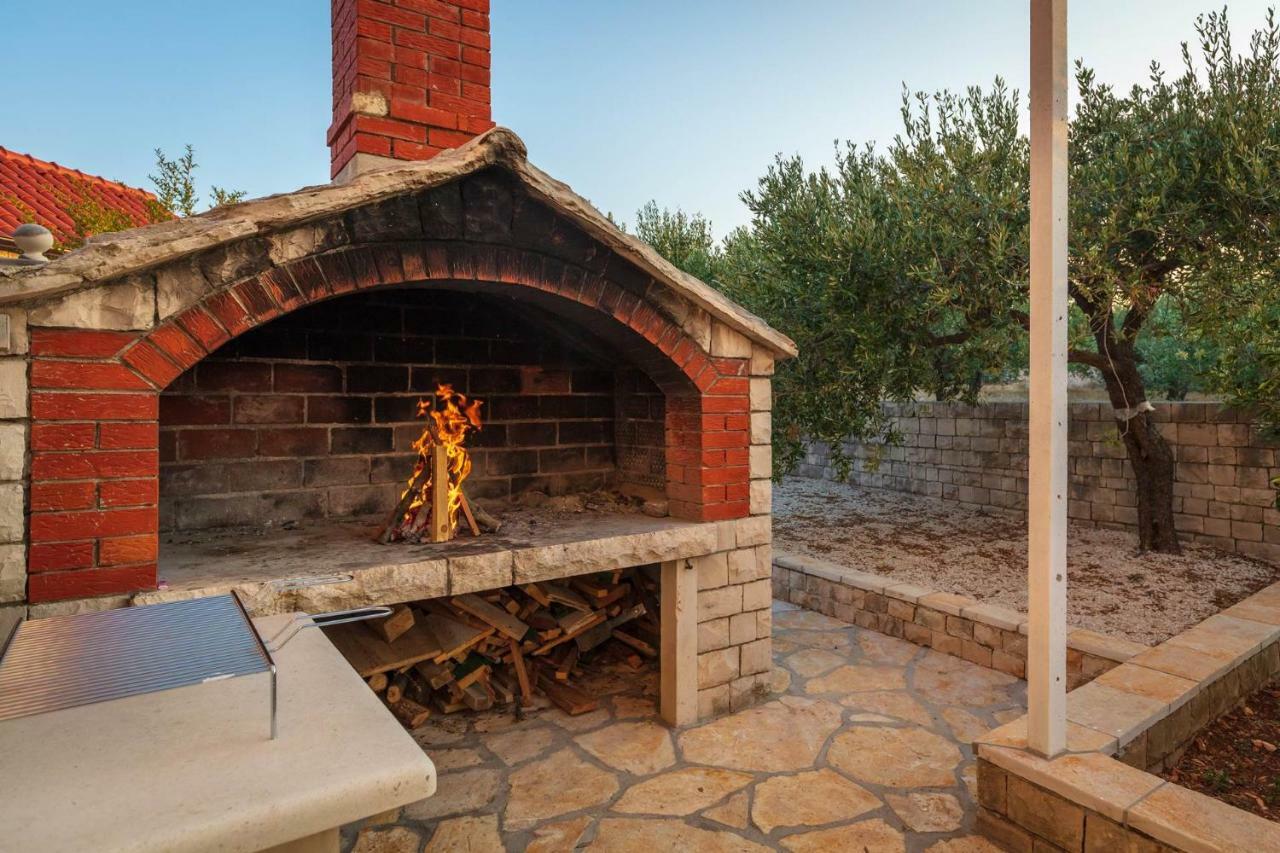Villa Dubrava Tranquil Retreat Nestled In An Olive Grove For Serene Escapes 普契什查 外观 照片